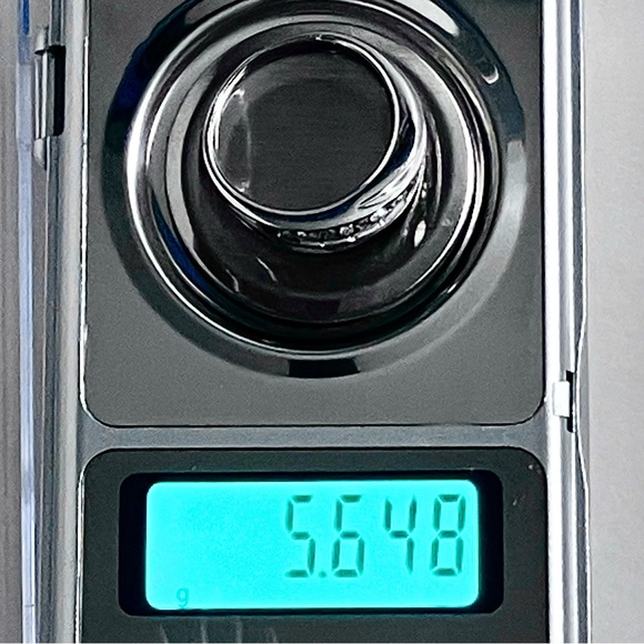 14Kt WHITE GOLD & DIAMOND Ring / Channel Set / Size 9.5 / Comfort Fit Setting - Picture 10 of 10